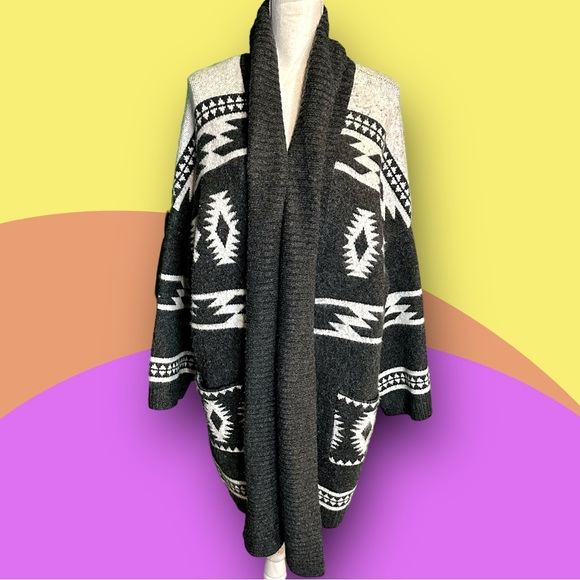 Sweaters - Plus Size Women’s Gray/White Fuzzy Shawl Collar Aztec Print Open Front Cardigan